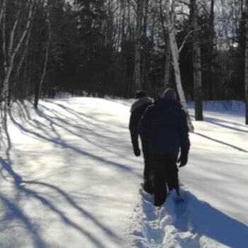 Balade en raquette libre, une activité Cabane à sucre au Saguenay 